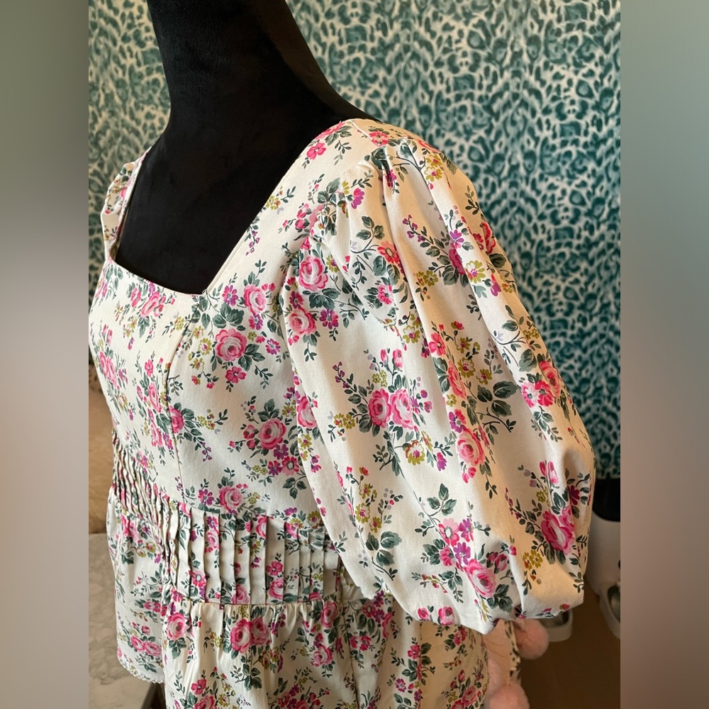Tuckernuck Floral Puff Sleeve Top - Cream and Pink